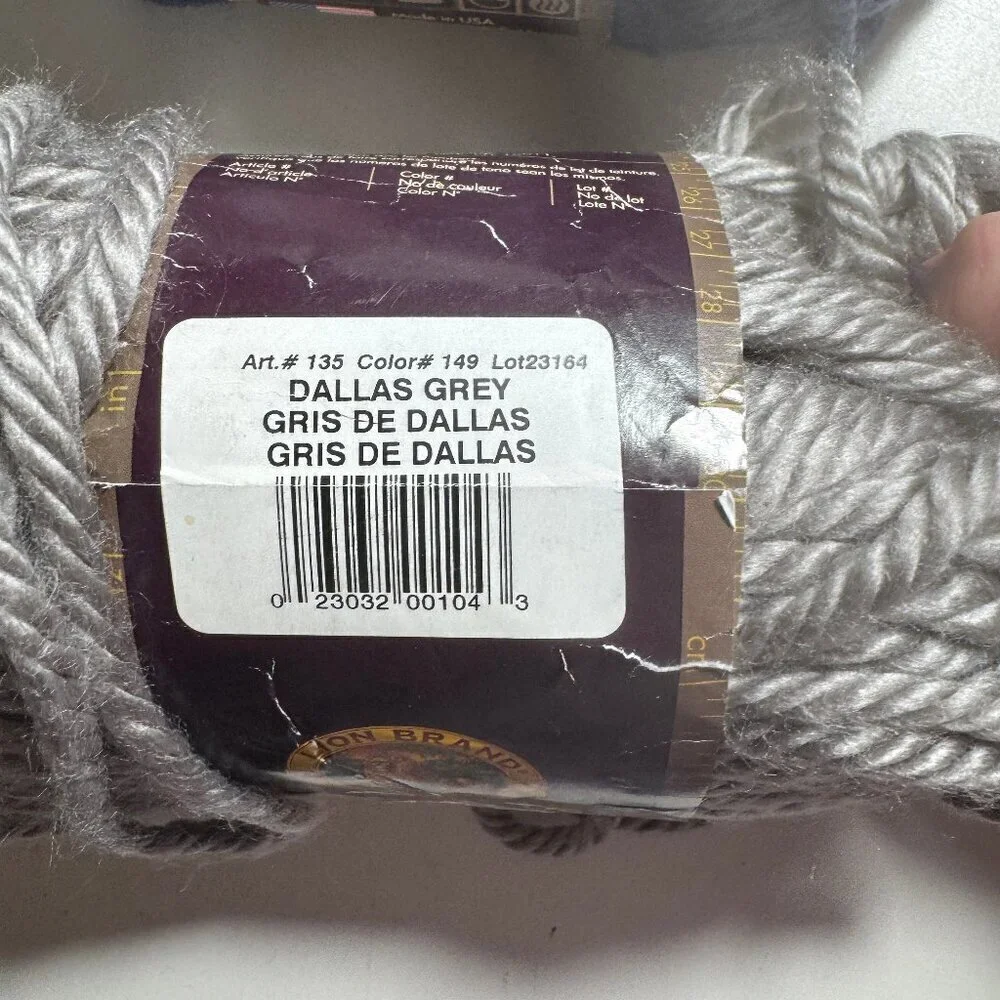 🛒 $8 Lion Brand Yarn Hometown Yarn Super-Bulky Bundle Knitting Crocheting  #348